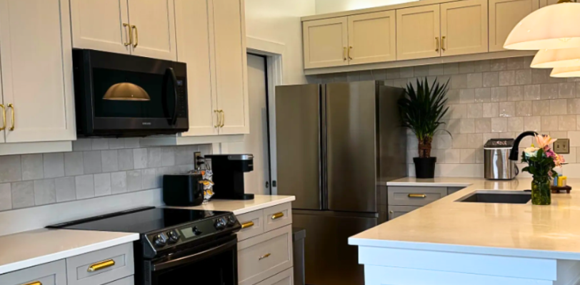 Painting Oak Cabinets - Downtown Cincinnati OH - Featured Image (1)